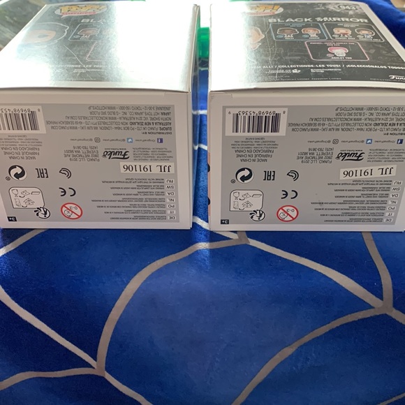 Black Mirror Funko Pops #944 & #943 - season 4 episode 1 - Picture 7 of 8